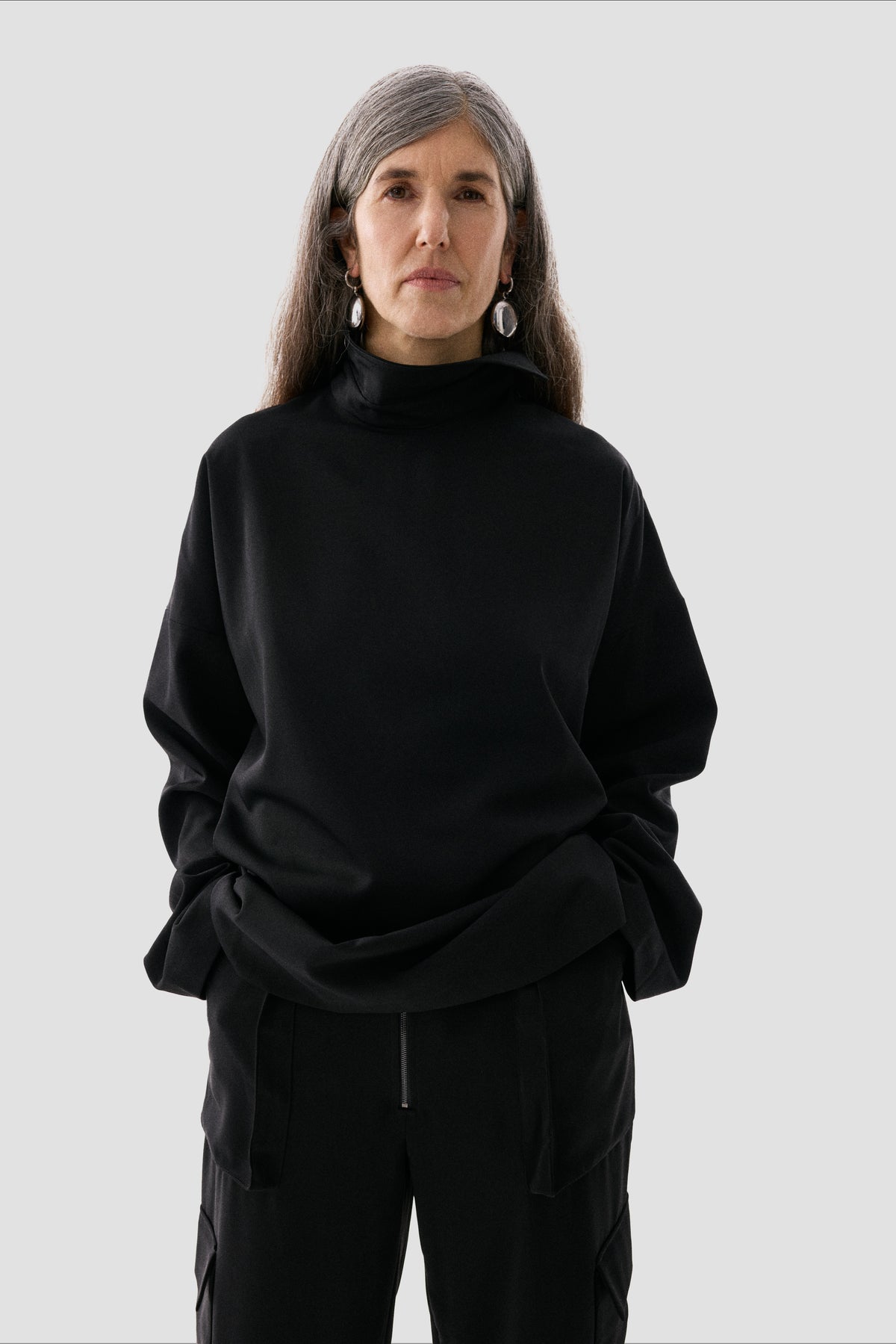 MEDAILLON EARRING