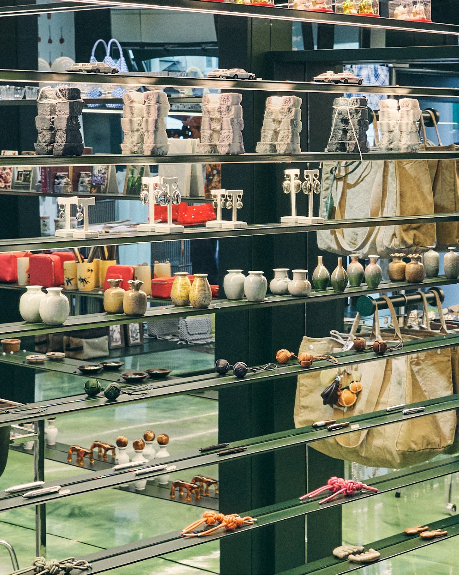 Fan Plaza Berlin Store Interior
