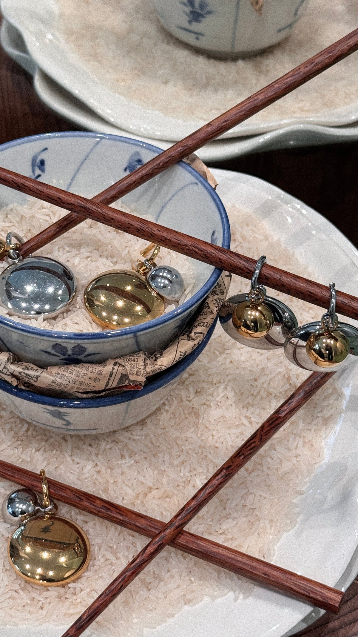 MIX SCOOP AND MEDAILLON EARRINGS